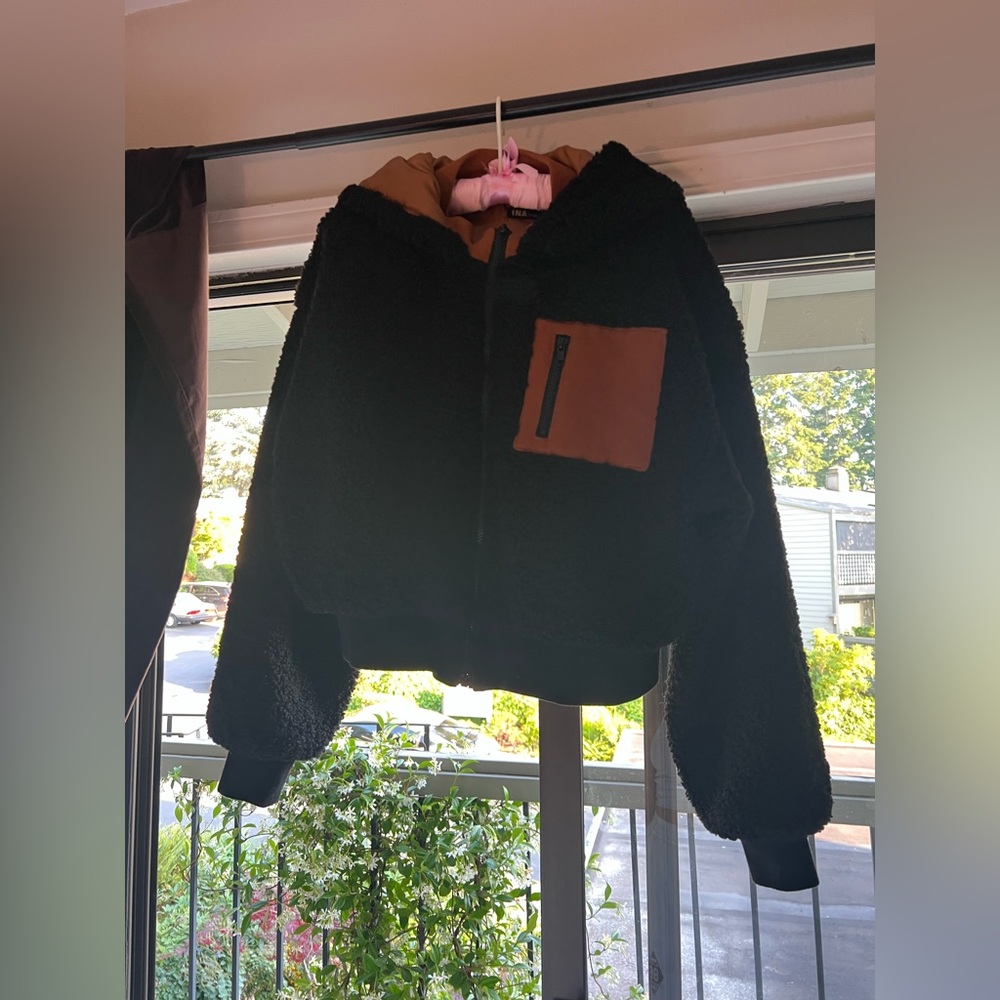 Teddy Zip-up hoodie with brown pocket.